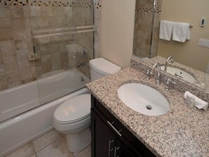 A bathroom with a bathtub, toilet, and sink. - Meadow Ridge Townhome A (Vail)