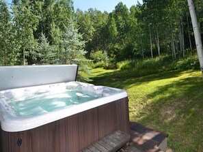 Outdoor spa tub - Meadow Brook Chalet (Vail)