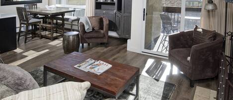 House | Living room | Flat-screen TV, fireplace, DVD player