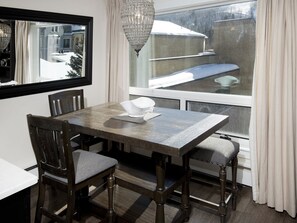 House | 2 bedrooms, desk, iron/ironing board, free WiFi