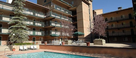 House | Pool