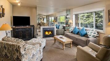 House | Living room | Flat-screen TV, fireplace, stereo