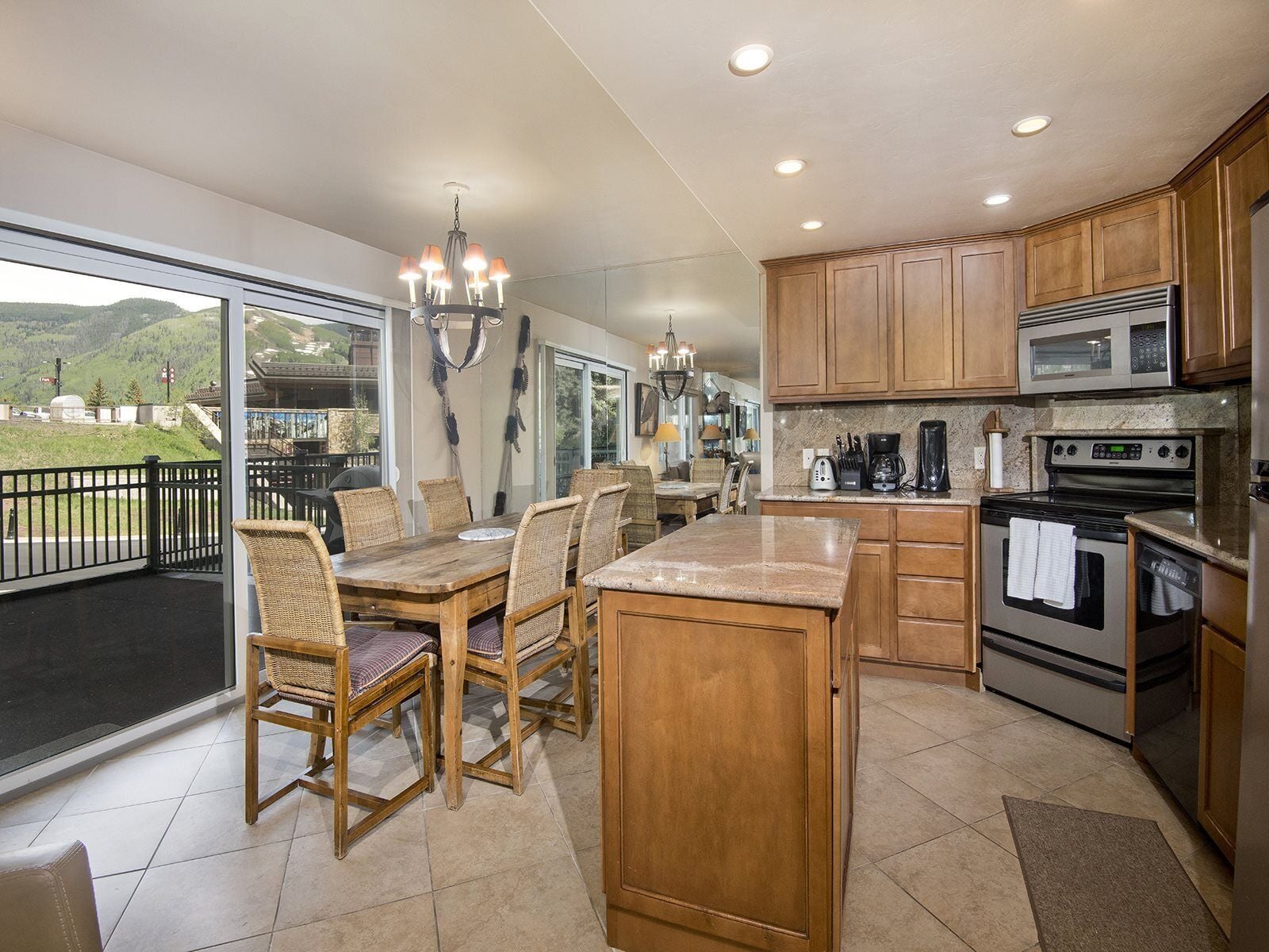 House | Private kitchen | Oven, coffee/tea maker, toaster, cookware/dishes/utensils