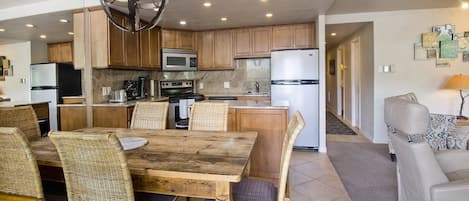 Huis | Privékeuken | Een oven, een koffiezetapparaat/waterkoker, een broodrooster