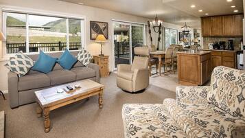 House | Living room | Flat-screen TV, fireplace, stereo