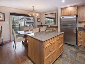 Ferienhaus | Eigene Küche | Kühlschrank, Wasserkocher mit Kaffee-/Teezubehör, Toaster, Hochstuhl