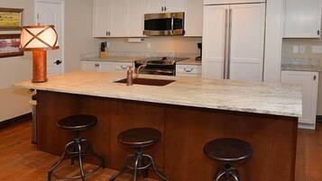 Huis | Privékeuken | Een oven, een koffiezetapparaat/waterkoker, een broodrooster