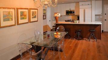 House | Private kitchen | Oven, coffee/tea maker, toaster, highchair