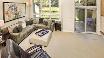 House | Living room | Flat-screen TV