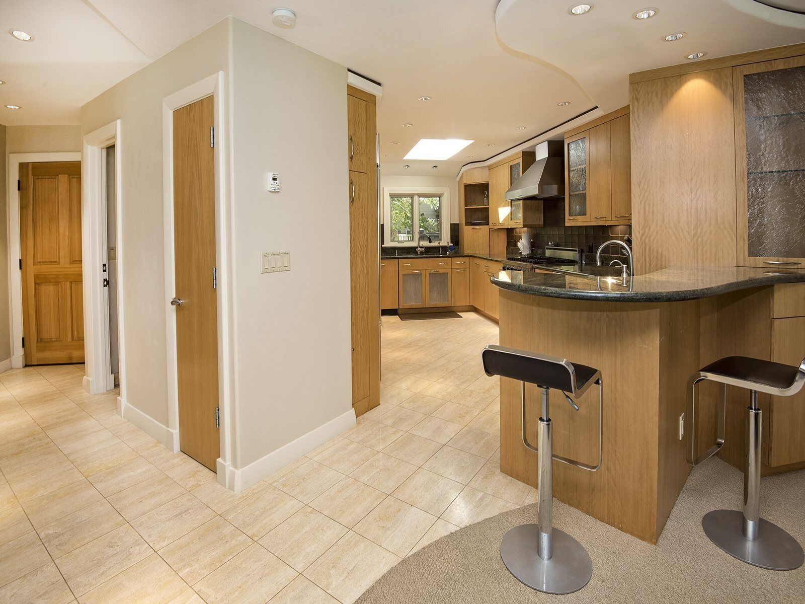 House | Private kitchen | Oven, coffee/tea maker, cookware/dishes/utensils