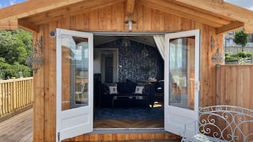 Cottage, 1 King Bed | Balcony