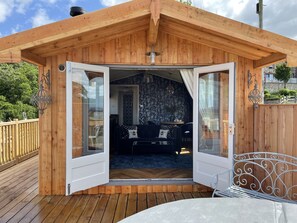 Cottage, 1 King Bed | Balcony - Cosy Lodge With Private Hot Tub in Tottergill Farm (Brampton)