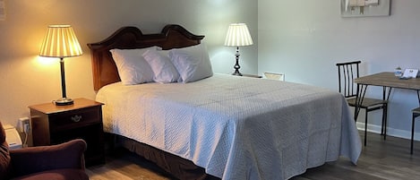 Chambre Simple Deluxe, 1 grand lit, non-fumeurs | Décoration personnalisée, bureau, chambres insonorisées