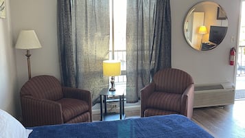 Quarto solteiro luxo, 1 cama Queen, para não fumantes | Individualmente decorados, escrivaninha, quartos à prova de som