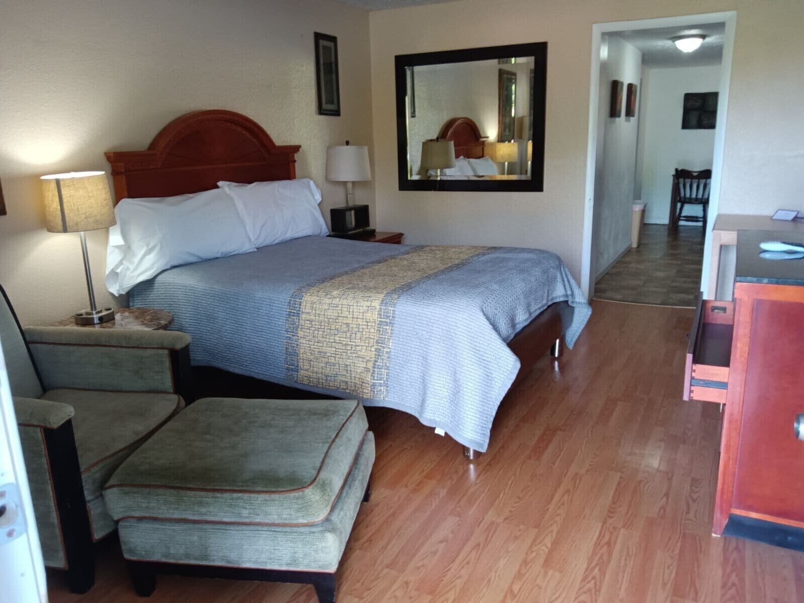 Deluxe Single Room, 1 Queen Bed, Non Smoking