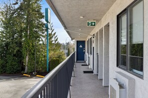 Exterior - Motel 6 Saanichton, BC - Victoria Airport (Saanichton)
