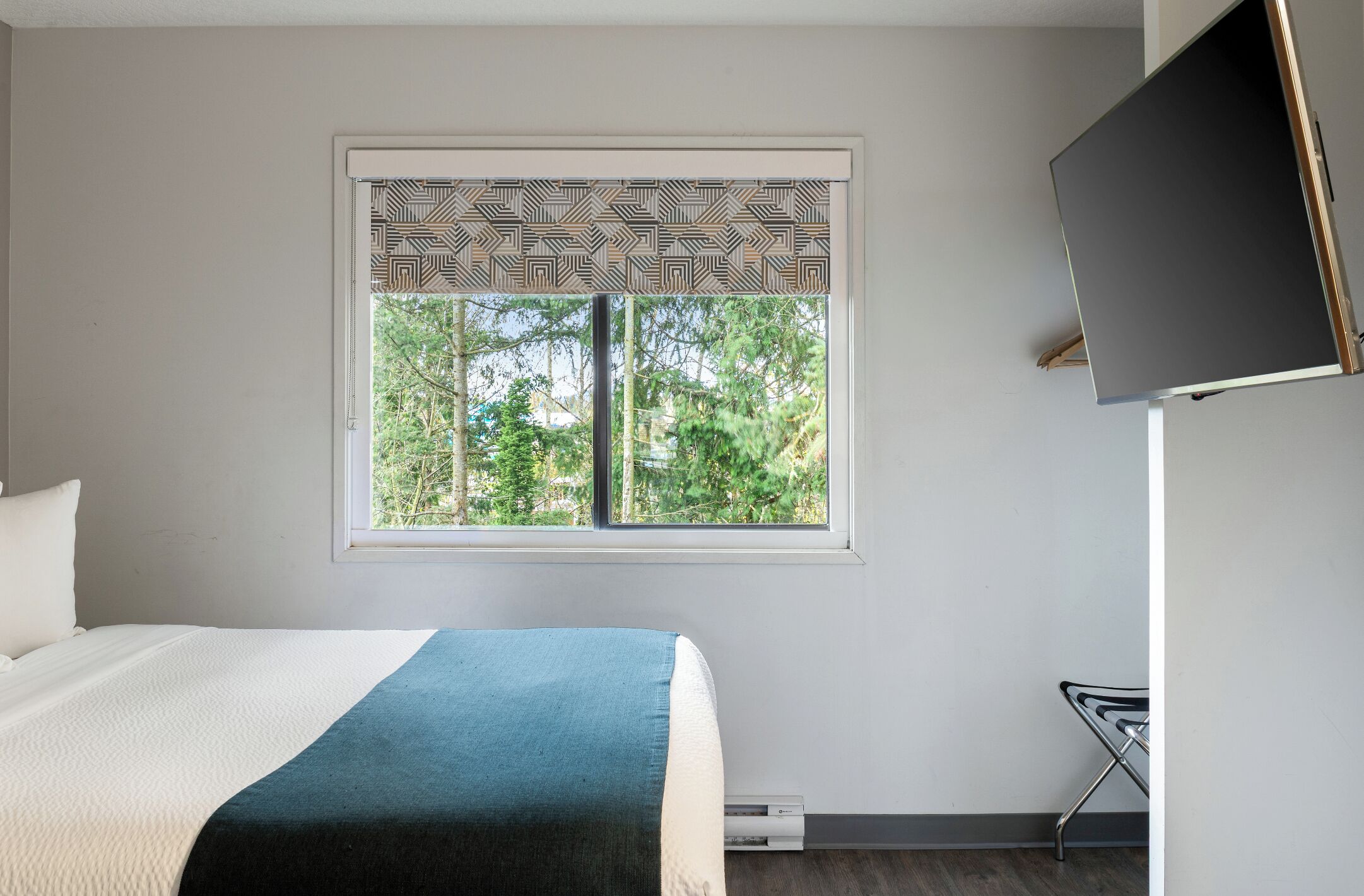 Deluxe Room, 1 Queen Bed, Non Smoking, Refrigerator & Microwave | Free WiFi, bed sheets