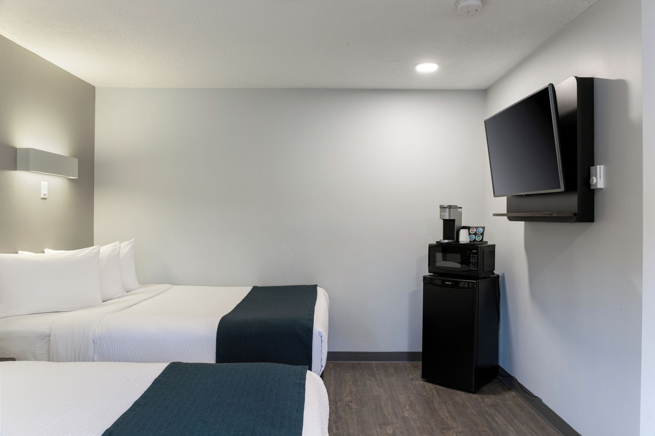 Free WiFi, bed sheets