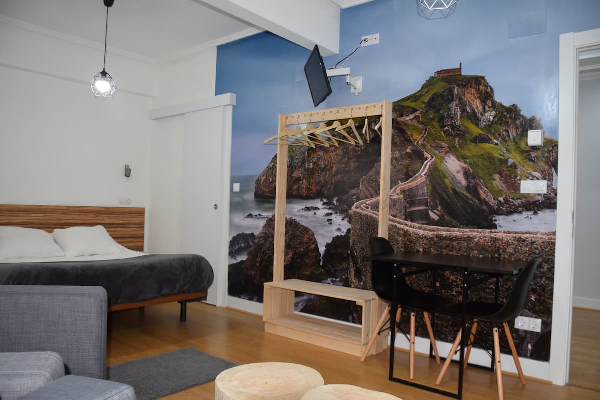 12 habitaciones, wifi gratis y ropa de cama