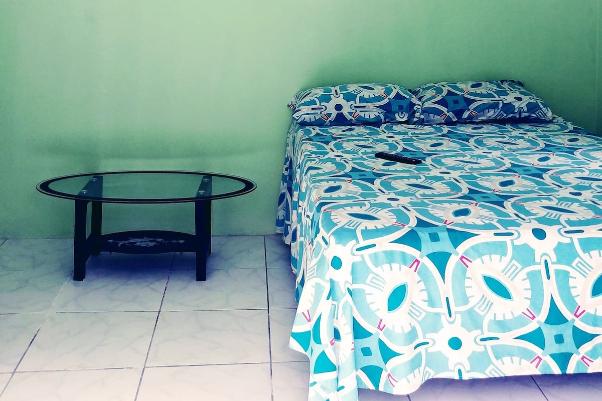Habitación estándar, 1 cama matrimonial, en el área del jardín | Decoración personalizada, muebles diferentes y insonorización