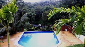 Outdoor pool - The blue Lagoon Hostel & Private Rooms (Port Antonio)