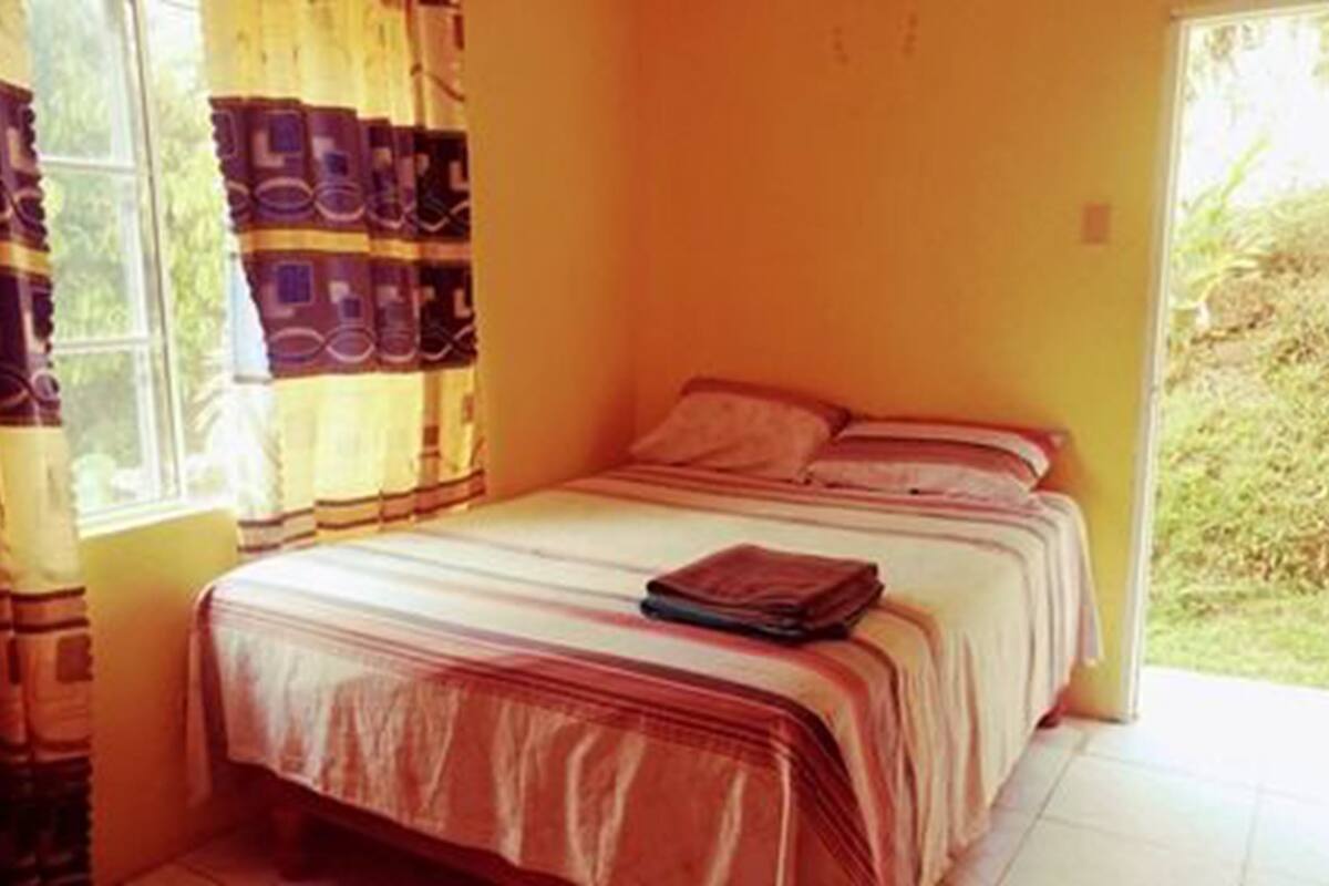 Habitación estándar, 1 cama de matrimonio, no fumadores, vistas al jardín | Sistema de insonorización, wifi gratis, decoración individual