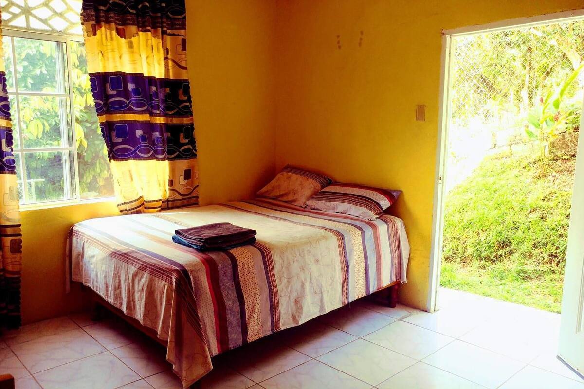 Habitación estándar, 1 cama de matrimonio, fumadores, vistas a la montaña (Apt.2) | Sistema de insonorización, wifi gratis, decoración individual