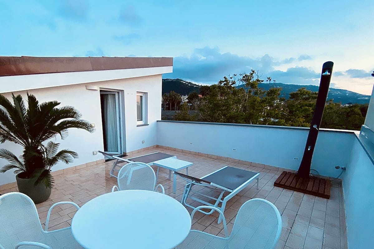 Kondominium Eksklusif | Teras/patio