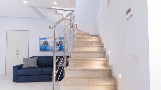 A staircase with a metal railing leading to a landing. - Relais Kaora (Sant'Agnello)