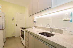 Departamento clásico, varias camas, para no fumadores | Cocina privada | Refrigerador con congelador, microondas y parrilla de estufa