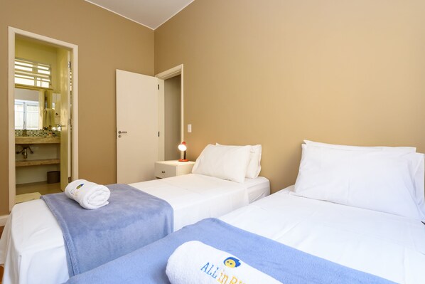Apartamento clássico, várias camas, para não fumantes | Ferros/tábuas de passar roupa, Wi-Fi de cortesia, roupa de cama