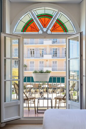 Unclassified image, 3 of 9, button - Hôtel de l'océan (Biarritz)