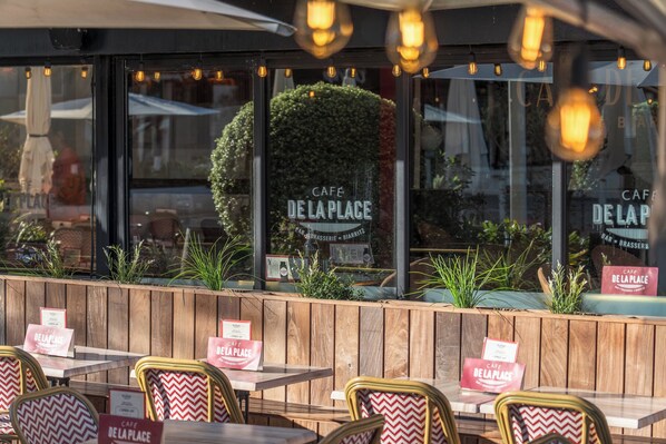 Outdoor dining - Hôtel de l'océan (Biarritz)