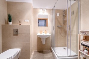 Comfort-Apartment, barrierefrei | Badezimmer | Dusche, Hydromassagedusche, kostenlose Toilettenartikel, Haartrockner