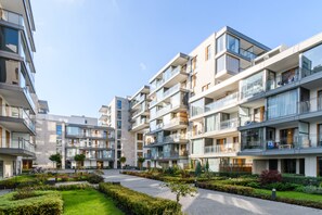 Building design - M&R Apartament Airport Obrzeżna 3 (Warsaw)