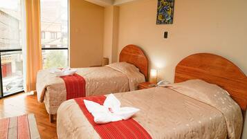 Ropa de cama de alta calidad, cortinas blackout y wifi gratis