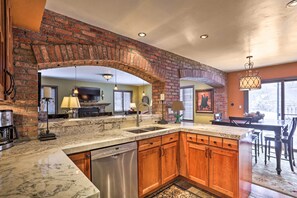 Fridge, microwave, stovetop, dishwasher - Modern Home w/ Patio: 3 Mi to Beaver Creek Resort! (Avon)