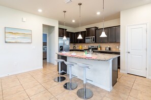 Réfrig érateur, micro-ondes, four, plaque de cuisson