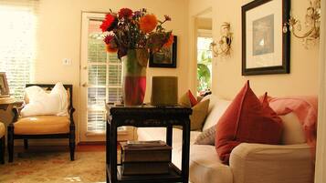 Smart TV, DVD player, books, stereo