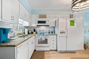 Fridge, microwave, stovetop, dishwasher - Walk to Coligny Beach Park: Family-Friendly Villa (Hilton Head)