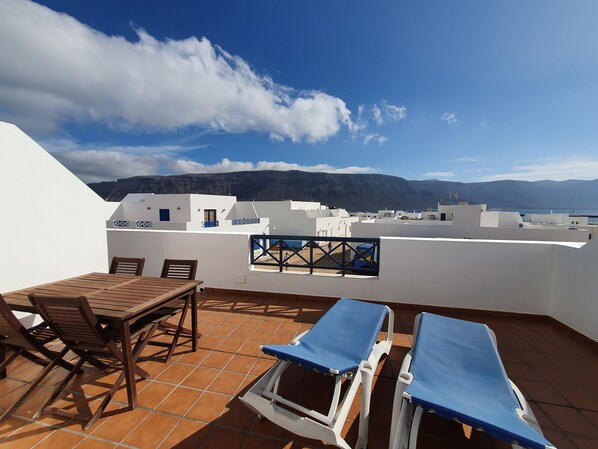 Outdoor dining - Graciosamar Apartment 5 - La Graciosa Lanzarote (Caleta del Sebo)