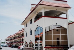 Fachada de la propiedad