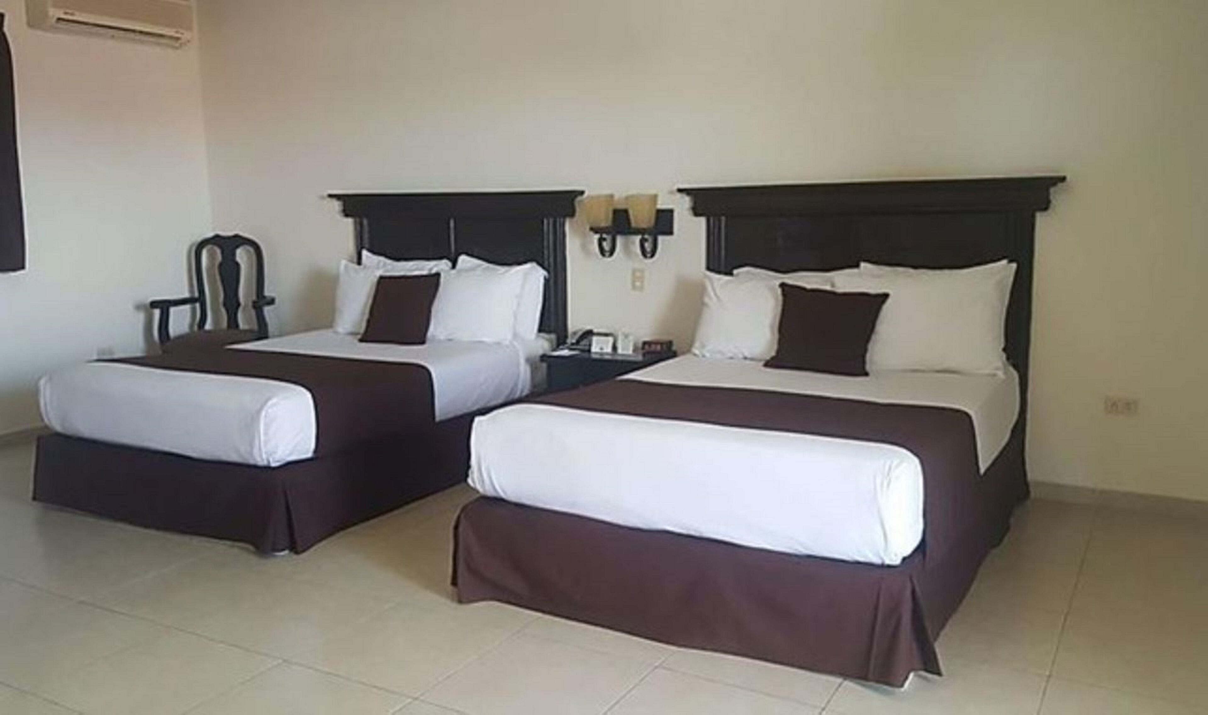 Habitación doble, para no fumadores | Ropa de cama de alta calidad y escritorio 