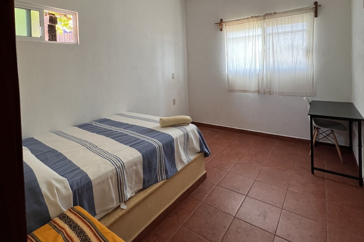 Departamento panorámico | Espacio para trabajar con laptop, wifi gratis y ropa de cama