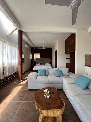 Comfort Studio Suite | Laptop workspace, free WiFi, bed sheets - Casa Terranova (Puerto Escondido)