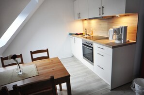 ثلاجة، فرن، غسالة أطباق