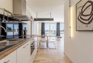 Refrigerador, horno, parrilla de estufa y lavavajillas 