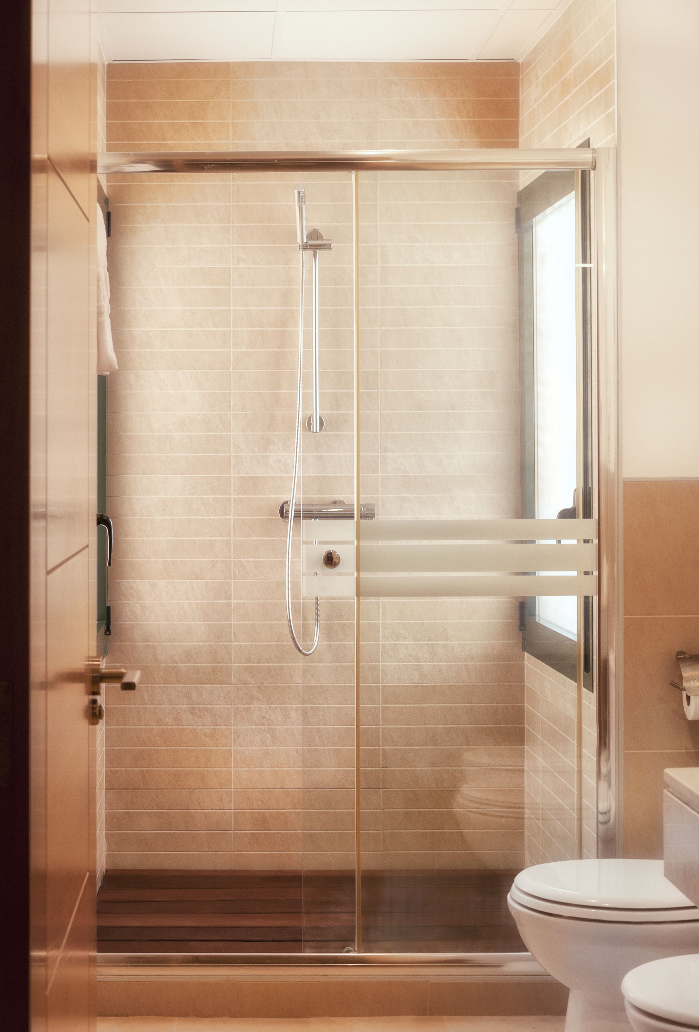 apartment, 2 bedrooms | bathroom | separate bathtub and shower, free toiletries, hair dryer, dressing gowns