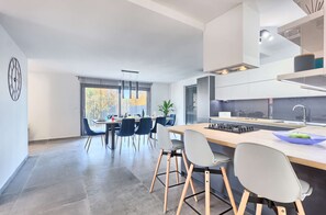 Refrigerador, microondas, horno y lavavajillas 