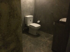Comfort Shared Dormitory, Mixed Dorm, Non Smoking | Bathroom